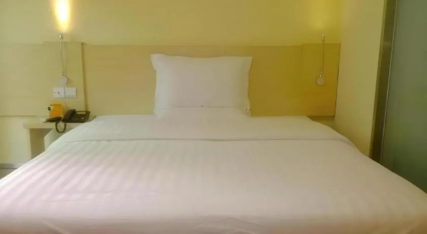 7 Days Inn Shangqiu Xiayi Kongzu Avenue 2*,